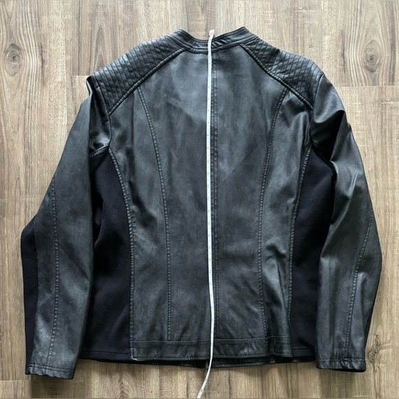 Plus size jacket - Picture 4 of 4